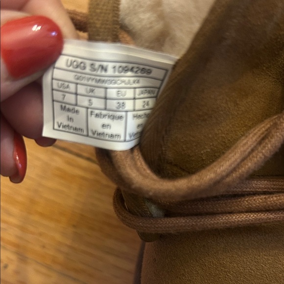 UGG Chestnut Lace-Up Boots - Picture 5 of 8